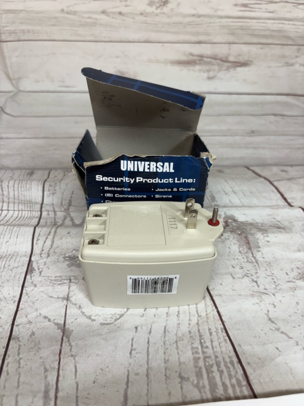 Universal Transformer White 16.5 - 40VA Green LED UB1640WR Class 2 NEW Open box